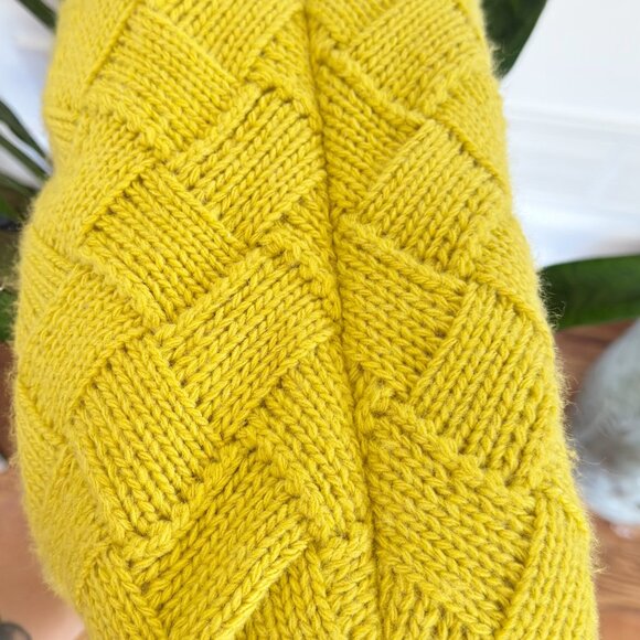 Bright Mustard Knit Purse with Chunky Chain Handle NEW - Picture 8 of 9